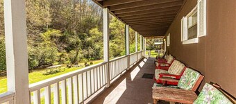 Experience the serene beauty of Bryson City at Paradise Valley Lodge