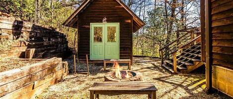 المنطقة المحيطة بالمنشأة