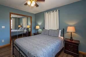 2 bedrooms, iron/ironing board, free WiFi, bed sheets