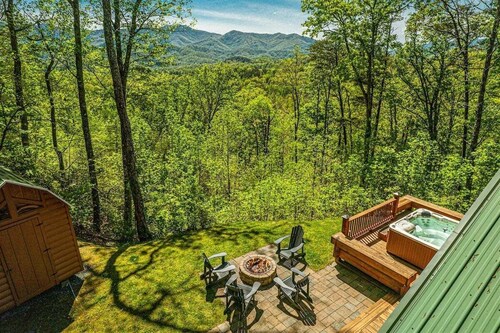 Shooting Star Ridge: A cozy 2-bedroom cabin in Whittier, NC