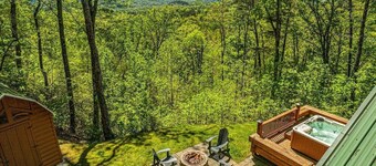 Shooting Star Ridge: A cozy 2-bedroom cabin in Whittier, NC