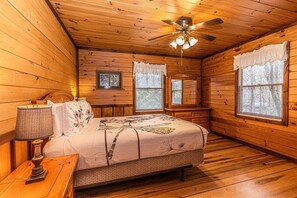 2 室のベッドルーム、WiFi (無料)、ベッドシーツ