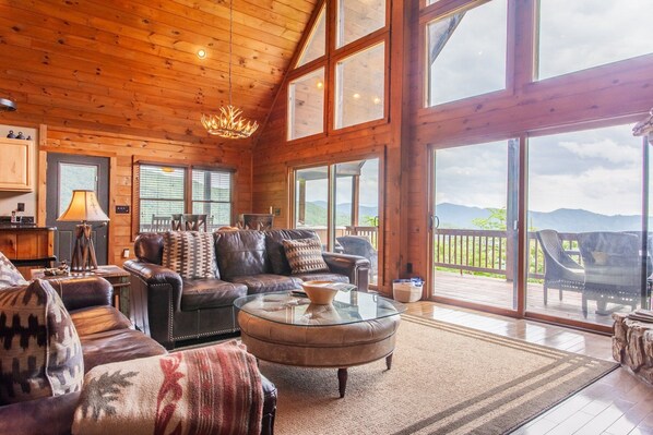 TV, fireplace - A Walk in the Clouds (Bryson City)