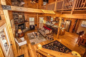 Smart TV, fireplace - Experience the serene beauty of Bryson City in 'The Scratching Post' (Bryson City)