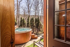 Bañera de hidromasaje al aire libre