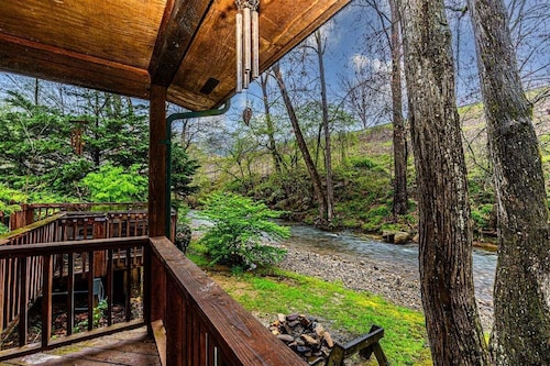 Escape to the serene Creekside Hideaway!