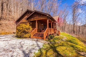 Exterior - Experience mountain serenity at Millstone Lodge (Bryson City)