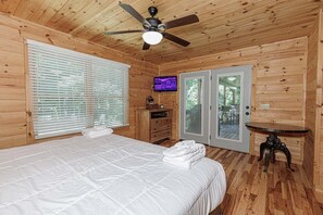 4 bedrooms, iron/ironing board, free WiFi, bed sheets - Experience breathtaking mountain views at Changes in Altitude! (Bryson City)