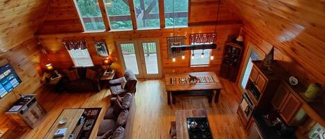 Smart TV, chimenea, videojuegos y reproductor de DVD