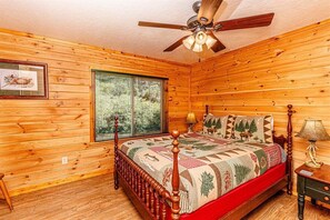 3 bedrooms, desk, iron/ironing board, free WiFi - Escape to Waterfall Hideaway (Bryson City)
