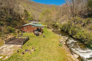 Property grounds - Escape to Waterfall Hideaway (Bryson City)