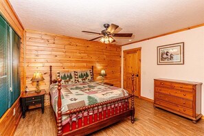 3 bedrooms, desk, iron/ironing board, free WiFi - Escape to Waterfall Hideaway (Bryson City)