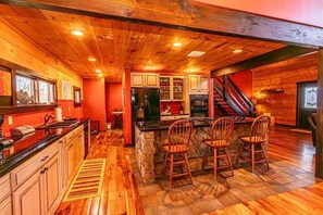 Fridge, microwave, oven, stovetop - Experience breathtaking mountain views at Sunset Vista (Bryson City)