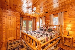 2 bedrooms, iron/ironing board, free WiFi, bed sheets - A Treehouse View Over Lake Fontana (Bryson City)