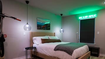 1 bedroom, desk, WiFi (free), bed sheets