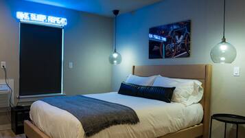 1 bedroom, desk, free WiFi, bed sheets