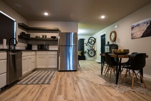 Fridge, microwave, dishwasher, coffee/tea maker - The Bike Inn #8, Boujee Bike Suite (Bentonville)
