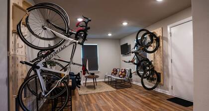 The Bike Inn #9, Razorback Greenway Cottage Double