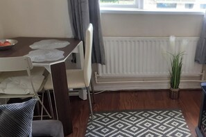 Apartment, Multiple Beds | Dining - South London 1-bed Apt, Sleeps 3, 8 Mins to Tube (London)