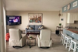 Smart TV, reproductor de DVD, mesa de ping pong