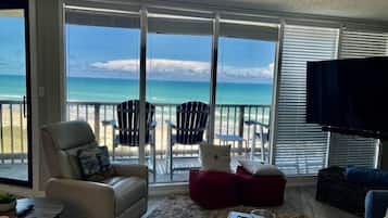 Smart TV, reproductor de DVD y tenis de mesa