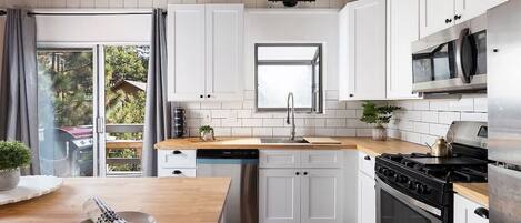 Refrigerador, microondas, horno, placa de cocina