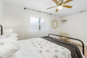 2 bedrooms, desk, free WiFi, bed sheets