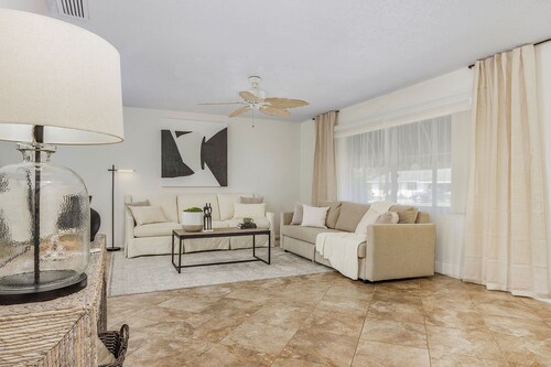 Beautiful Entire House on a Canal W/ a Pool & Lanai - Serene & Private Setting!!