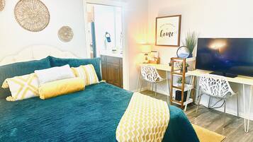 1 室のベッドルーム、デスク、アイロン / アイロン台、WiFi (無料)