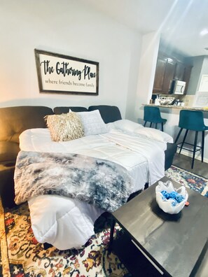 1 bedroom, desk, iron/ironing board, free WiFi - Peaceful Creekside Cottage - quiet, clean and lots of amenities! (Midlothian)