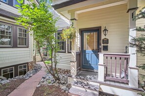 Exterior detail - Free SkyCard Activities-Downtown, 3-Level Condo, Hot Tub - Ridge Street Chalet B (Breckenridge)