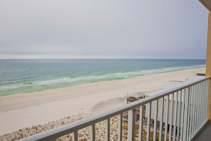 Property grounds - July Dates Discounted! Beachfront - Hot Tub/Pool, Cov’d Parking (Gulf Shores)