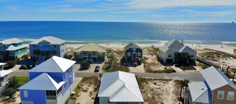 Updated private home w/ views, pools & dogs ok!