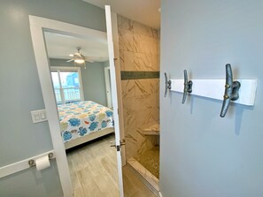 3 bedrooms, iron/ironing board, free WiFi, bed sheets - Updated, Pools & Views (Gulf Shores)