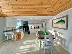 Dining - May 31 - June 4 Open! Updated, Pools & Views (Gulf Shores)