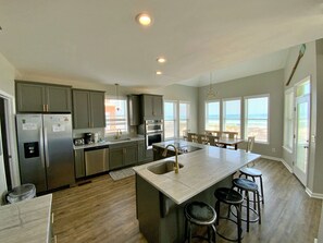Fridge, microwave, oven, stovetop - June 27 Wk Discounted! Beachfront! Pools- new AC! (Gulf Shores)
