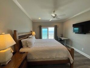 5 bedrooms, desk, iron/ironing board, free WiFi