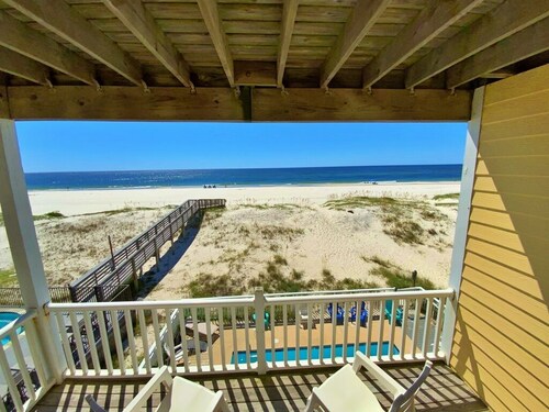 Beachfront w/ Pool! 6 BRs & Sleeps 20