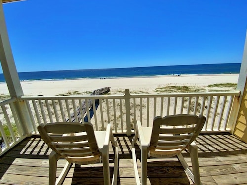 Beachfront w/ Pool! Sleeps 20