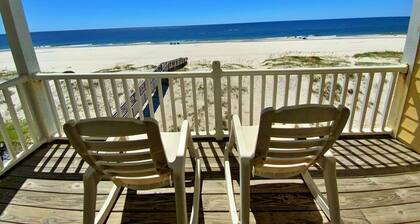 Beachfront w/ Pool! Sleeps 20