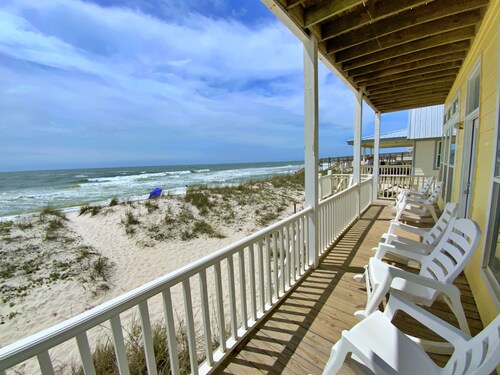 Beachfront w/ 2 living areas