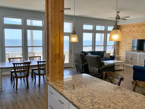 TV - Beachfront w/ 2 living areas (Gulf Shores)