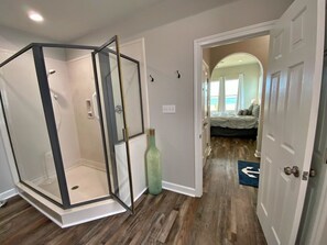 6 bedrooms, iron/ironing board, free WiFi, bed sheets