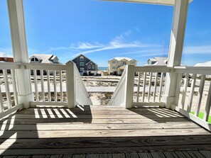 Property grounds - July 18 Wk Discounted! Easy Beach Access & Pools (Gulf Shores)