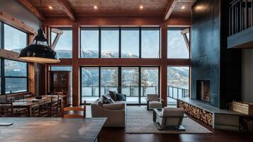 TV connectée, cheminée, chaßne hi-fi