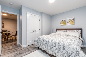 3 bedrooms, in-room safe, desk, iron/ironing board
