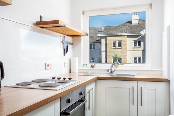 Apartamento Confort, 2 habitaciones, no fumadores | Cocina privada | Frigorífico, microondas, horno y placa de cocina