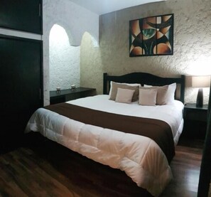 Standard Room, 1 King Bed | Iron/ironing board, free WiFi, bed sheets - Hidalgo 18 Hotel (San Miguel de Allende)
