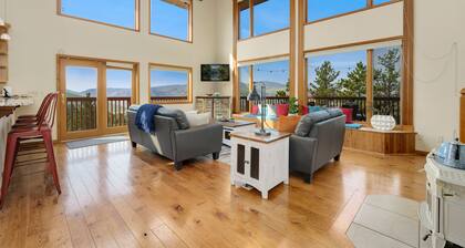 Colorado Mountain Retreat with Unbeatable Views!