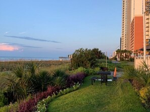 屋外ダイニングエリア